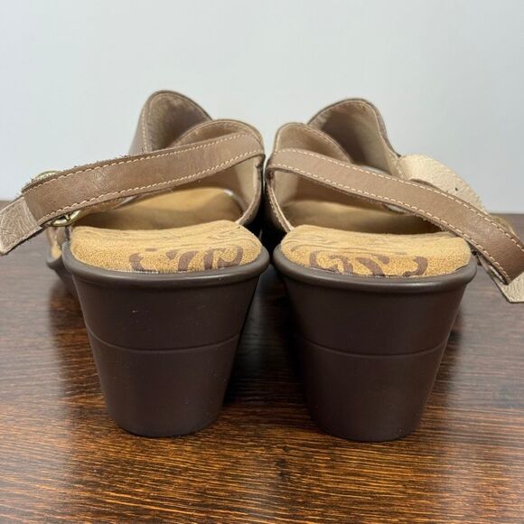 Propet Womens 2” wedge heel khaki leather sandal size 10 - Picture 2 of 8